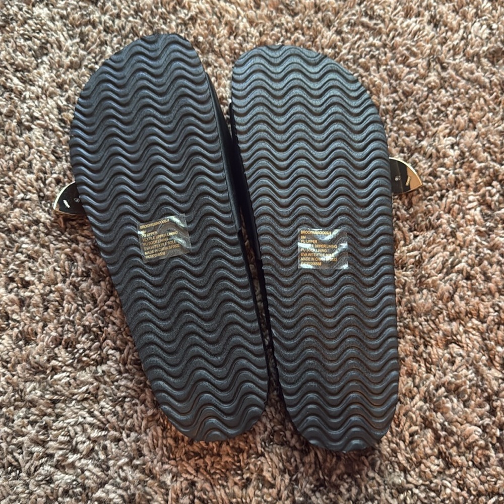 Madden Girl slides - Picture 2 of 4